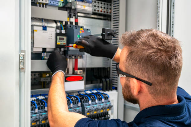 Best Affordable Emergency Electrician  in Manchester, IA